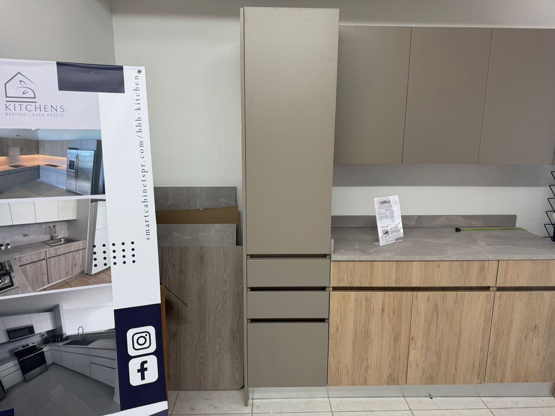 Showroom1-17486138910b247af4ef20fbab0b568b73147047226c9d404d