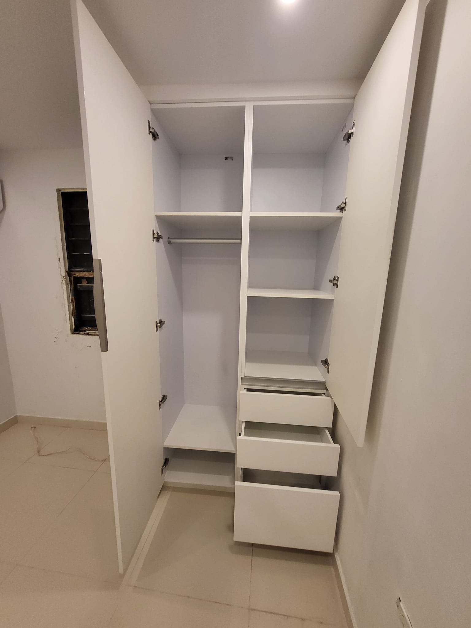 Smart Cabinets - Closet abierto_